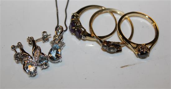 3 gold rings, pendant & earrings